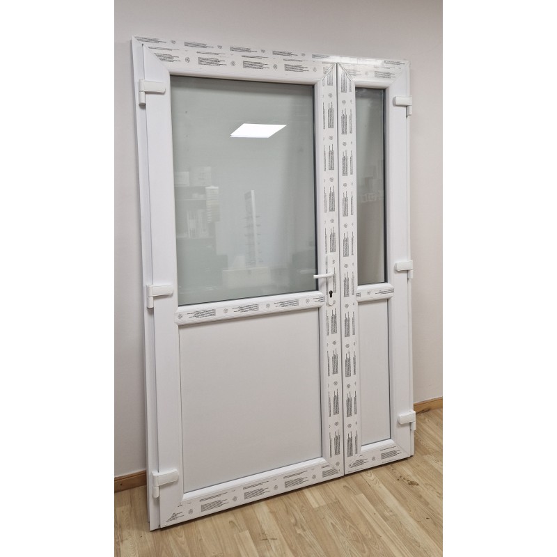 Félig Üveges Kétszárnyas Bejárati Ajtó 138x208